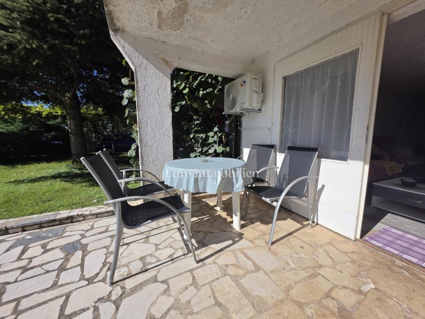 Prostorna hiša s 3 enotami, Ližnjan