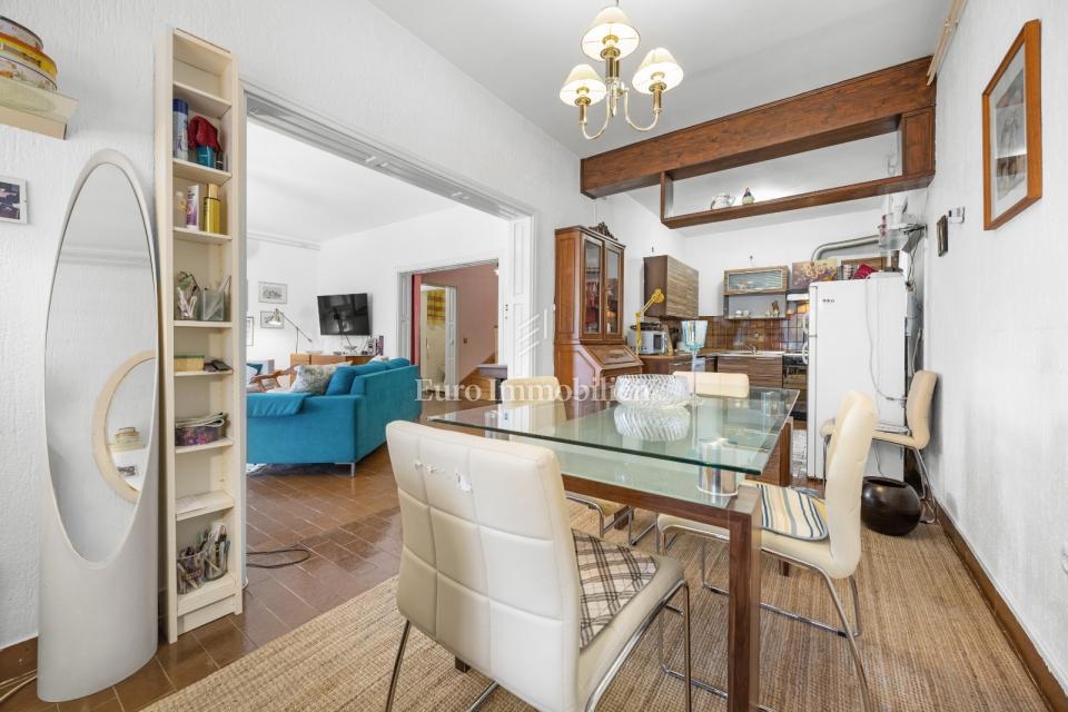 Prostorna hiša s 3 enotami, Ližnjan