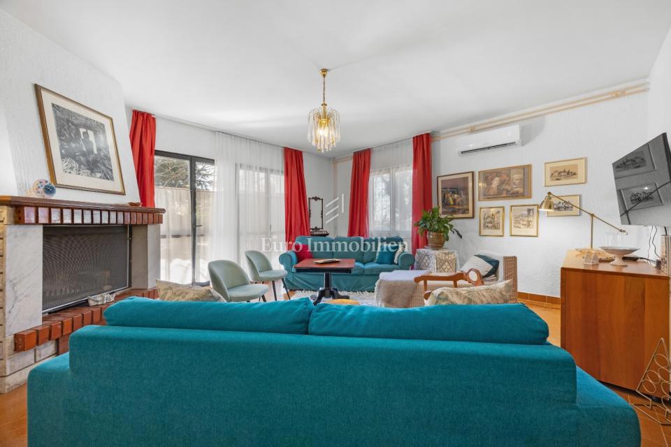 Prostorna hiša s 3 enotami, Ližnjan