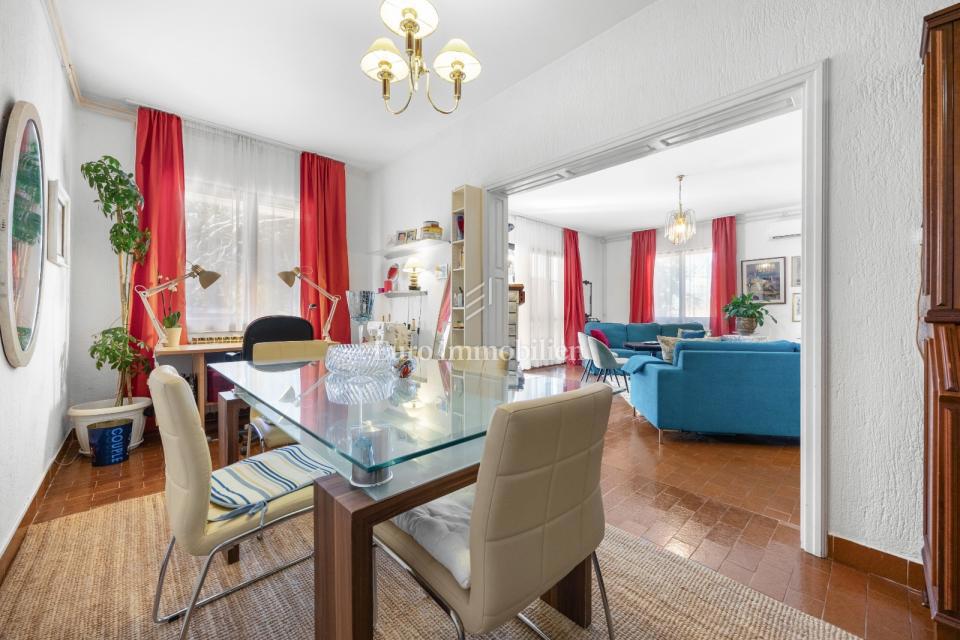 Prostorna hiša s 3 enotami, Ližnjan