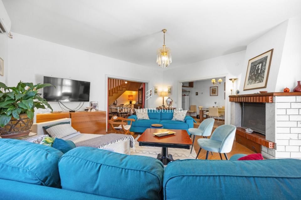 Prostorna hiša s 3 enotami, Ližnjan