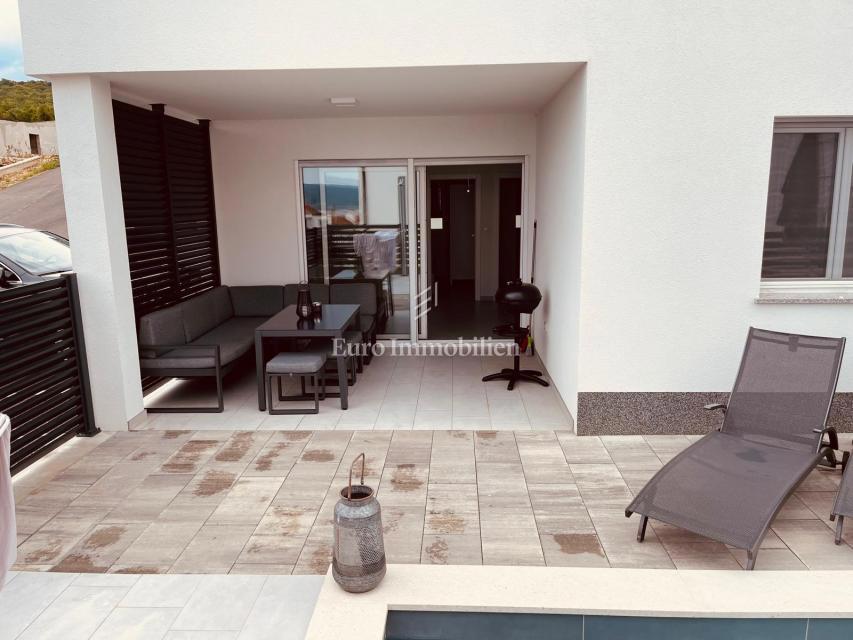 Crikvenica - stanovanje z bazenom na mirni lokaciji