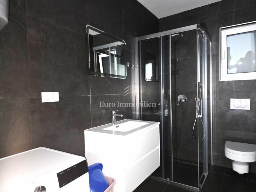 Crikvenica - stanovanje z bazenom na mirni lokaciji