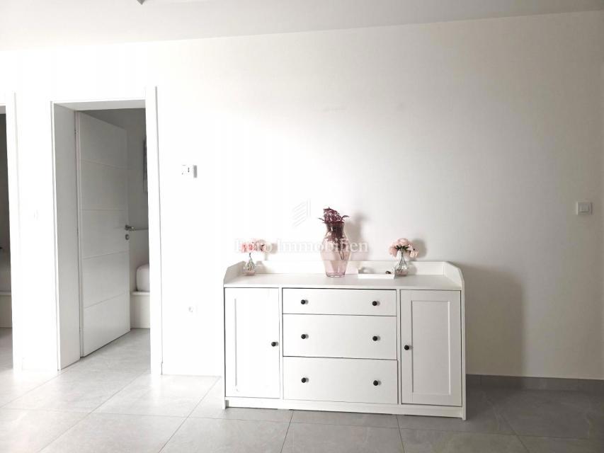 Crikvenica - stanovanje z bazenom na mirni lokaciji