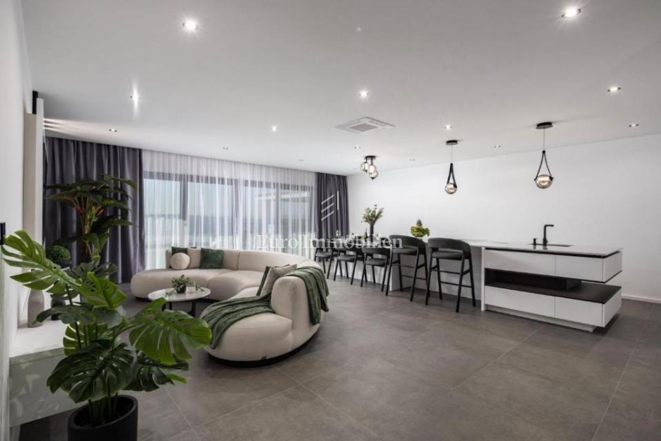 Crikvenica - Moderna vila z bazenom in pogledom na morje