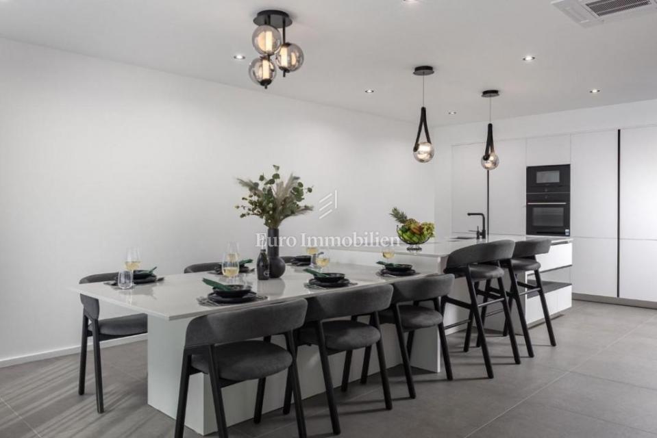 Crikvenica - Moderna vila z bazenom in pogledom na morje