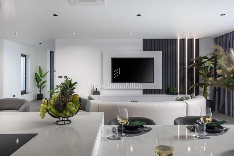 Crikvenica - Moderna vila z bazenom in pogledom na morje