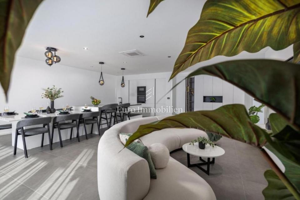 Crikvenica - Moderna vila z bazenom in pogledom na morje