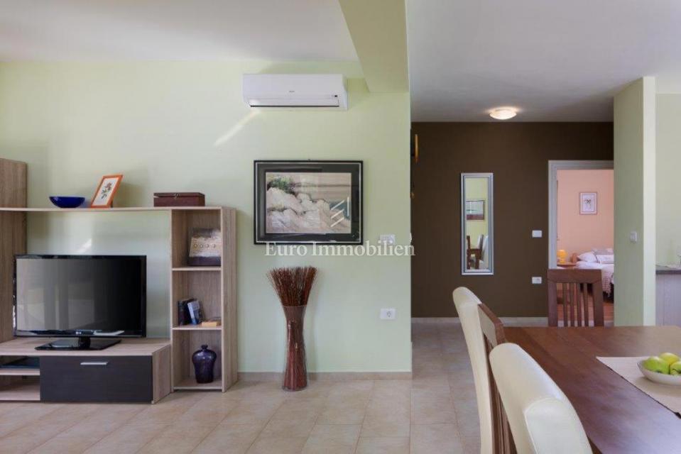 Okolica Labina - hiša z bazenom na mirni lokaciji