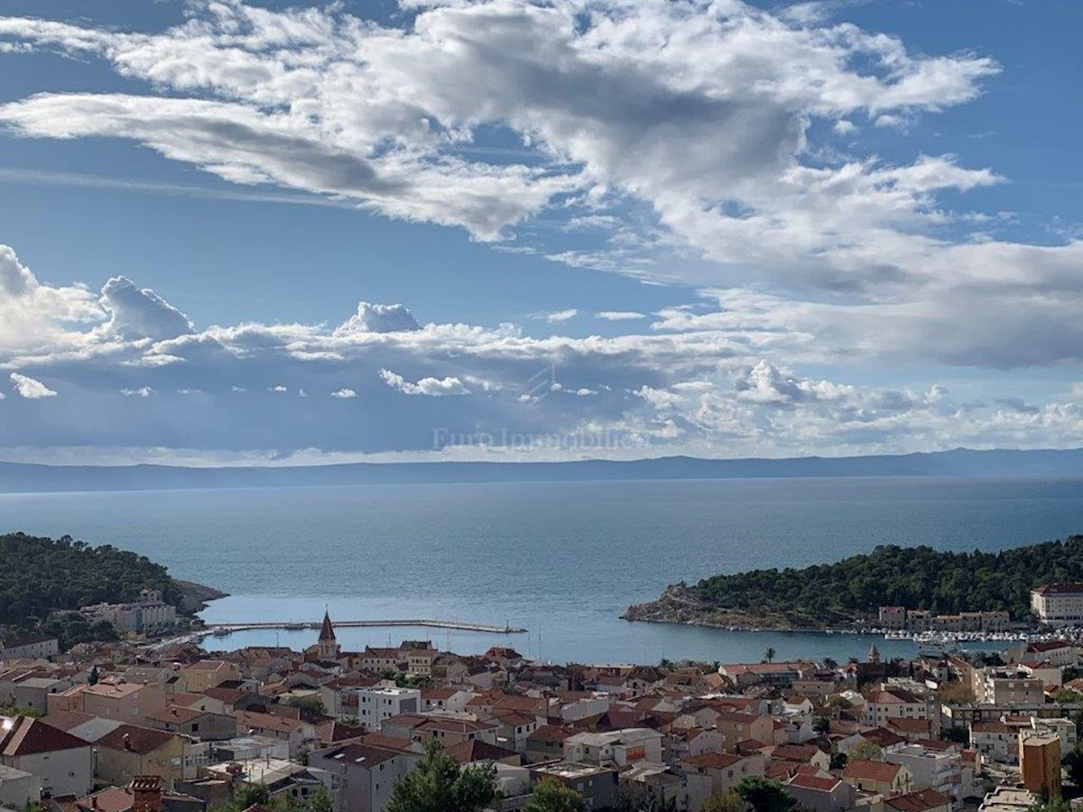 PRILIKA!!! Građevinsko zemljište iznad centra Makarske s panoramskim pogledom na more