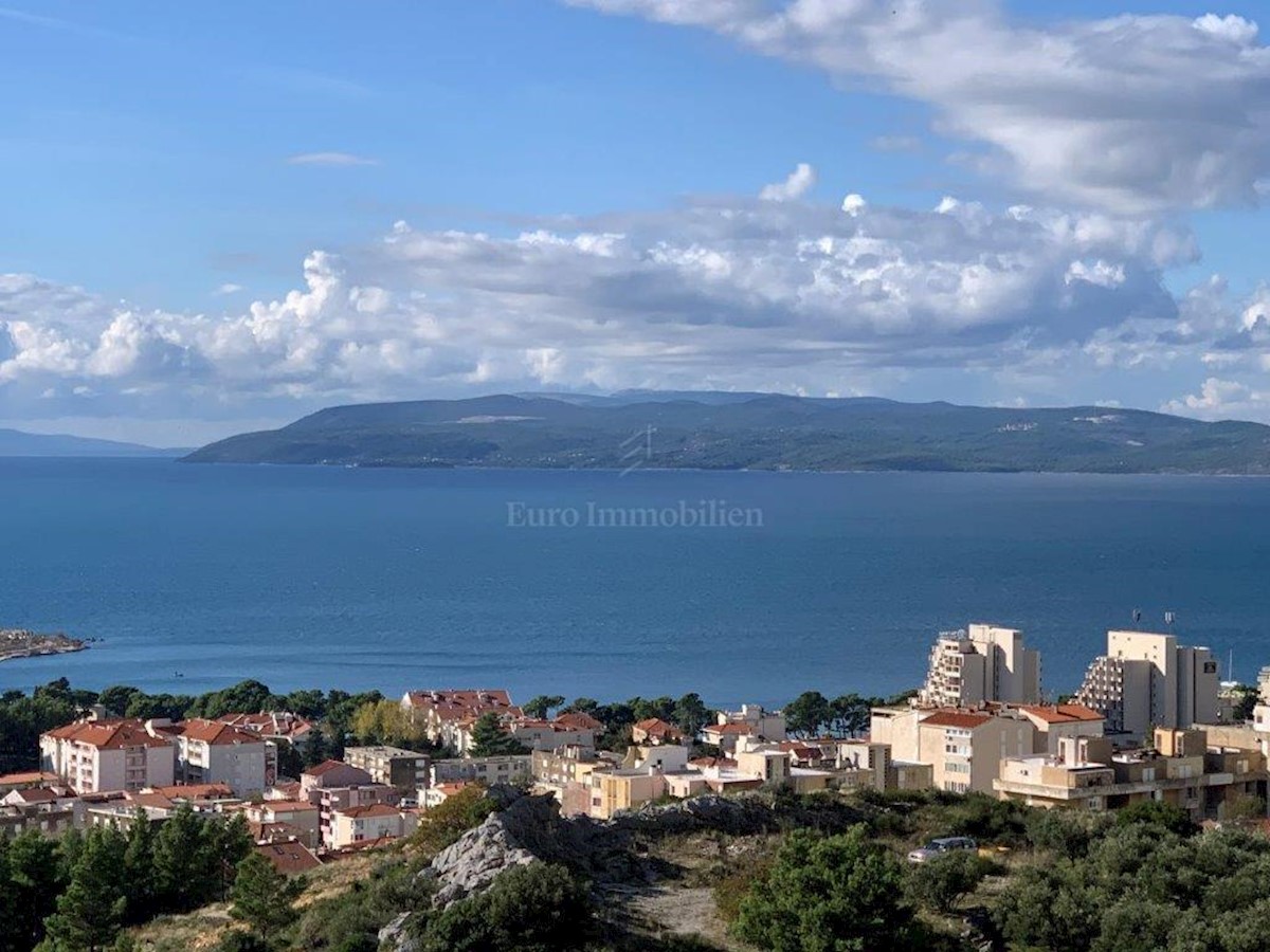 PRILIKA!!! Građevinsko zemljište iznad centra Makarske s panoramskim pogledom na more