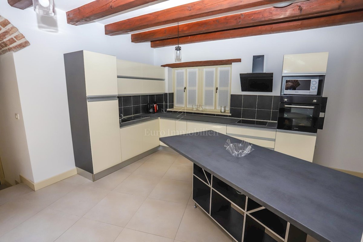 OKOLICA TINJANA!!! Velika samostojeća villa sa 4 spavaće sobe, idealna za iznajmljivanje