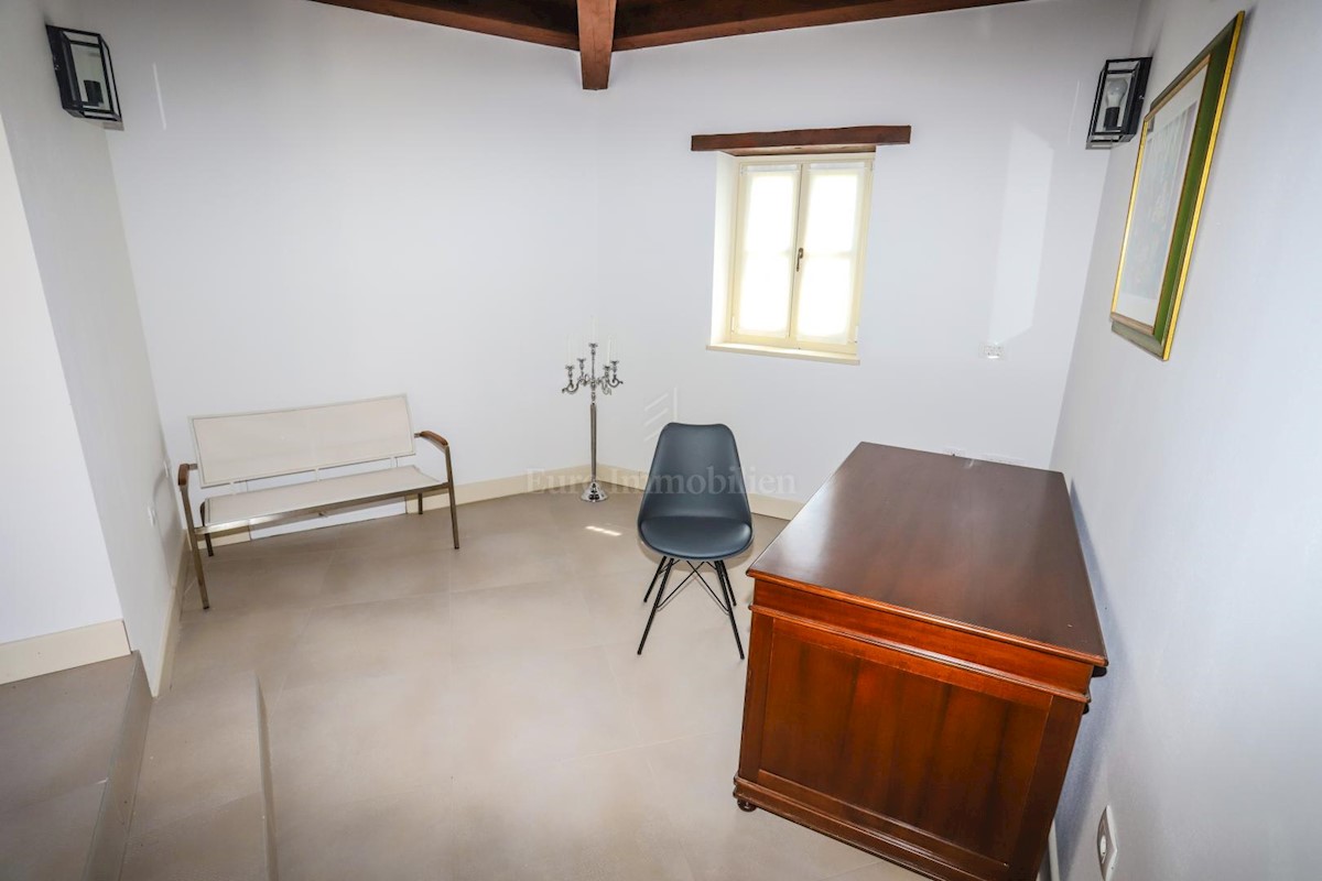 OKOLICA TINJANA!!! Velika samostojeća villa sa 4 spavaće sobe, idealna za iznajmljivanje