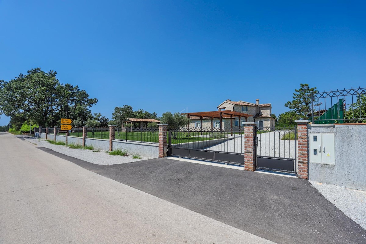 OKOLICA TINJANA!!! Velika samostojeća villa sa 4 spavaće sobe, idealna za iznajmljivanje
