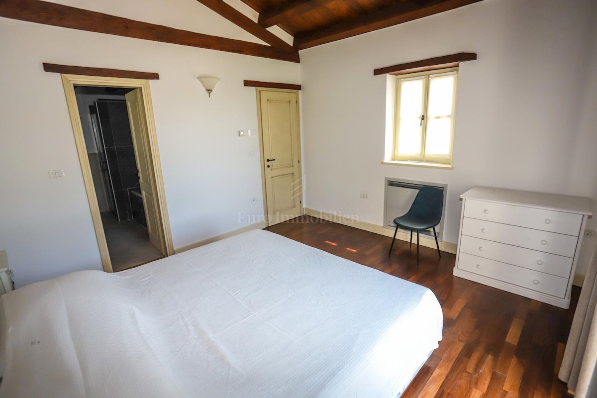 OKOLICA TINJANA!!! Velika samostojeća villa sa 4 spavaće sobe, idealna za iznajmljivanje