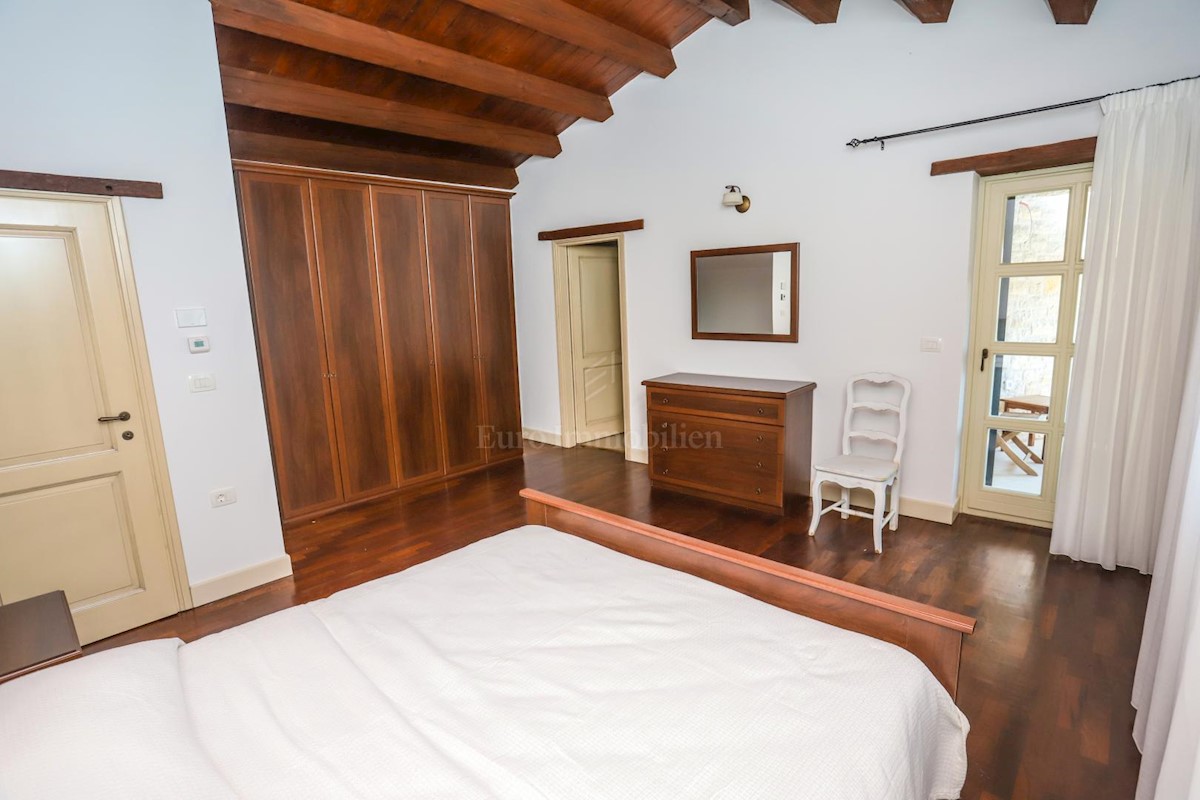 OKOLICA TINJANA!!! Velika samostojeća villa sa 4 spavaće sobe, idealna za iznajmljivanje