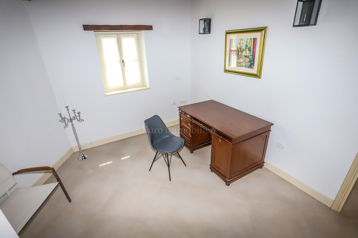 OKOLICA TINJANA!!! Velika samostojeća villa sa 4 spavaće sobe, idealna za iznajmljivanje