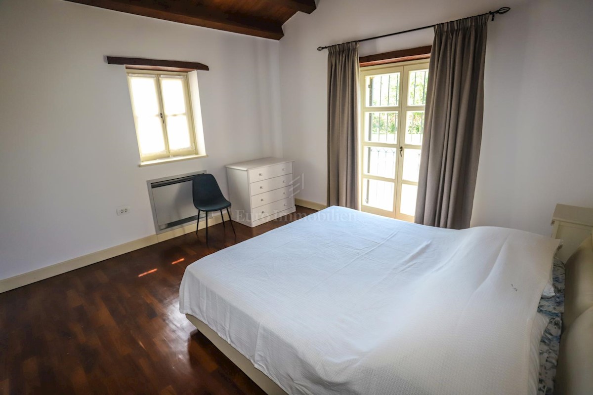 OKOLICA TINJANA!!! Velika samostojeća villa sa 4 spavaće sobe, idealna za iznajmljivanje