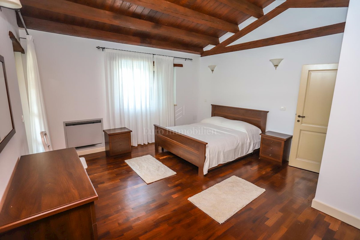 OKOLICA TINJANA!!! Velika samostojeća villa sa 4 spavaće sobe, idealna za iznajmljivanje