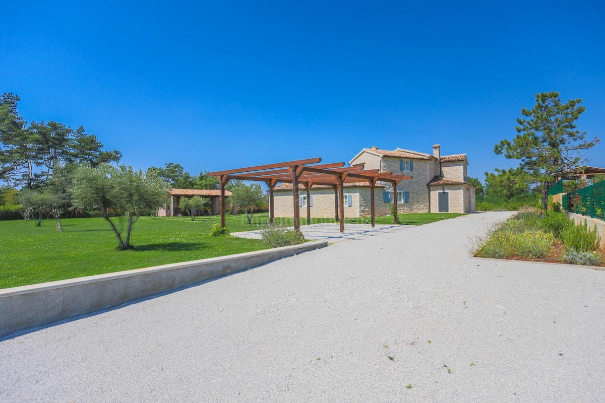 OKOLICA TINJANA!!! Velika samostojeća villa sa 4 spavaće sobe, idealna za iznajmljivanje