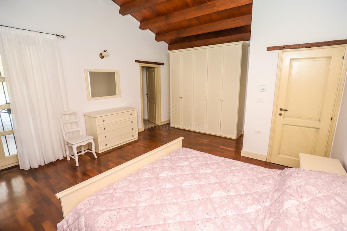 OKOLICA TINJANA!!! Velika samostojeća villa sa 4 spavaće sobe, idealna za iznajmljivanje