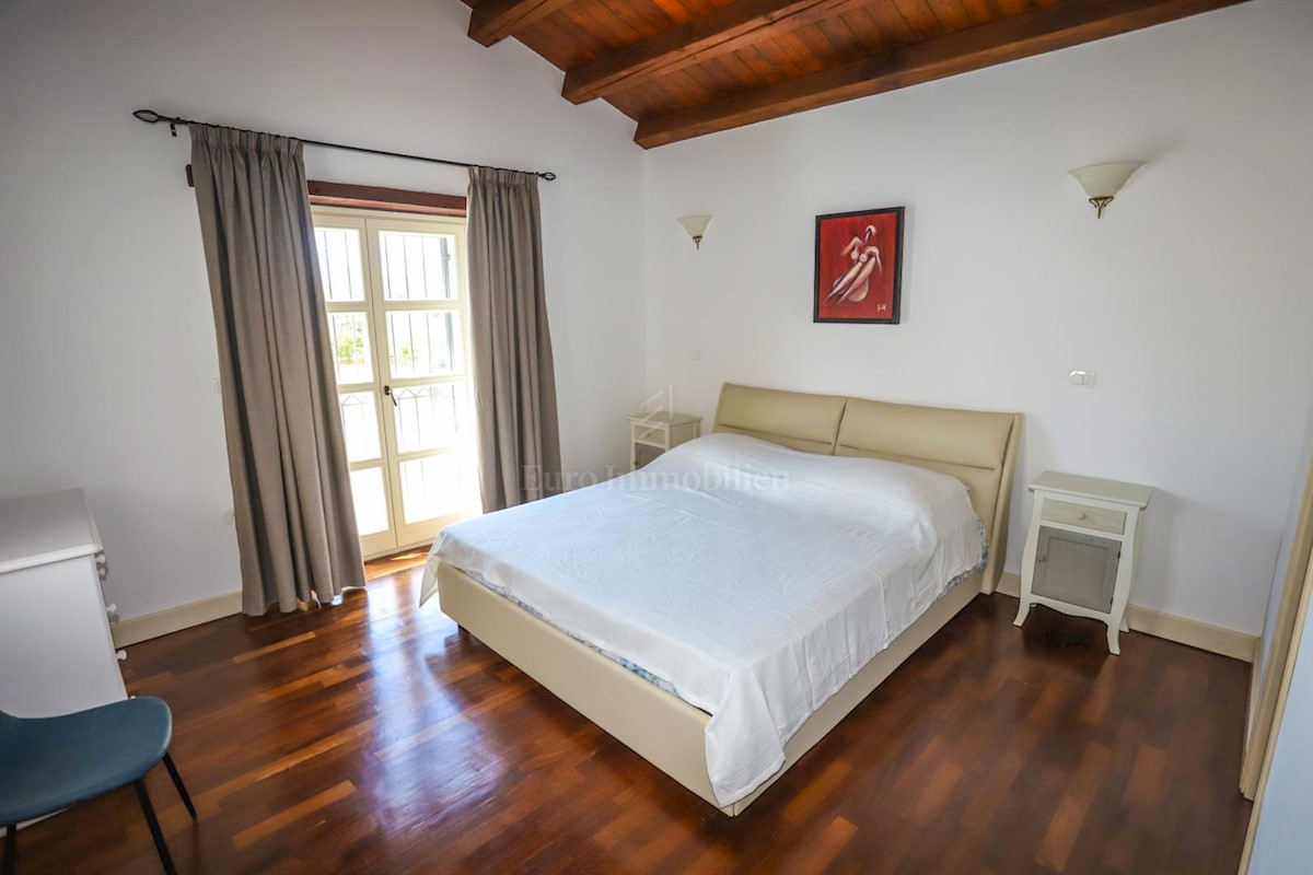OKOLICA TINJANA!!! Velika samostojeća villa sa 4 spavaće sobe, idealna za iznajmljivanje