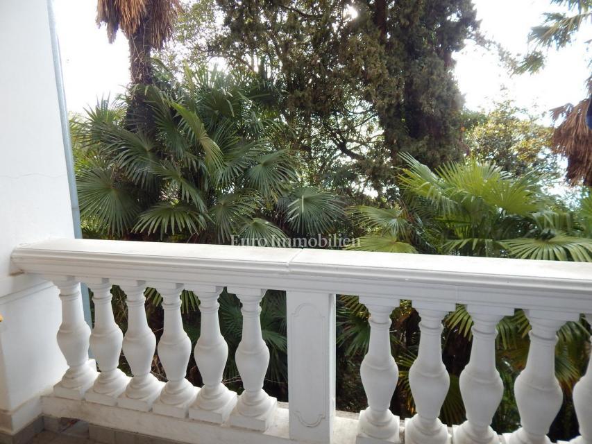 Opatija, stanovanje v pritličju stare vile 100 m od morja!