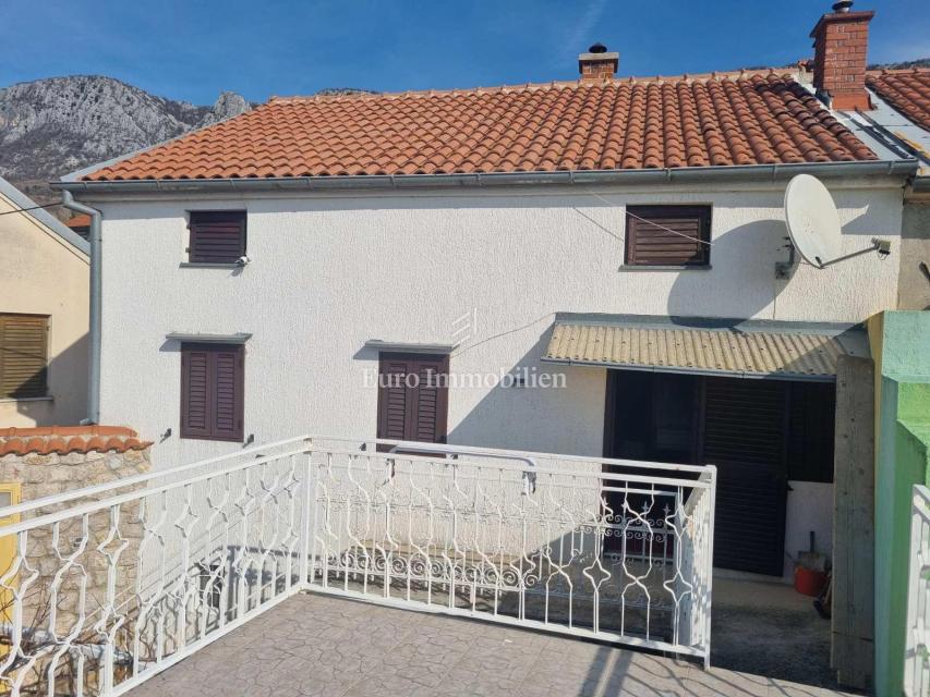 Bribir, Hiša z dvema stanovanjema