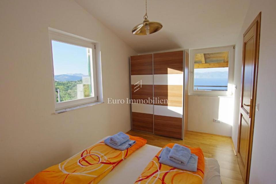 Hiša z 8 apartmaji - okolica Labina!