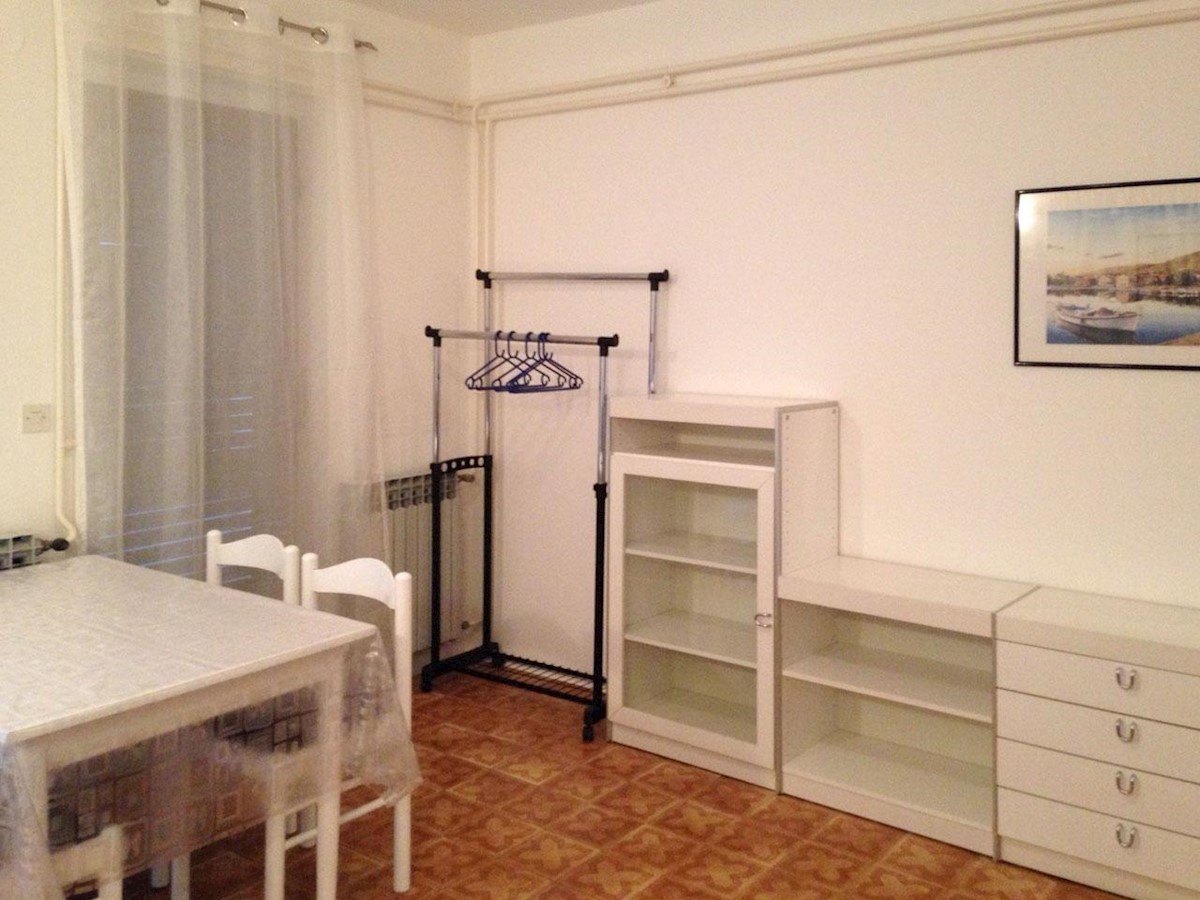 Samostojeća kuća s 10 apartmana, 80m do mora!