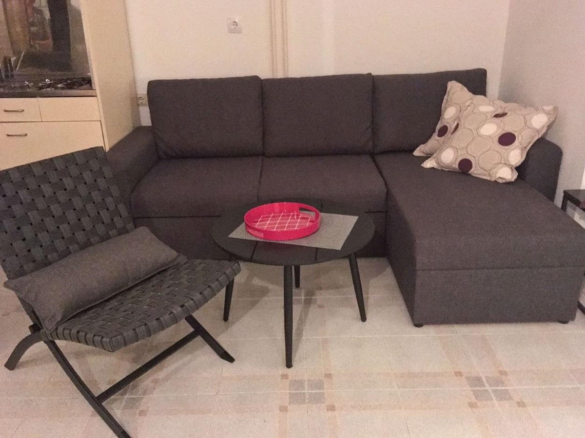 Samostojeća kuća s 10 apartmana, 80m do mora!