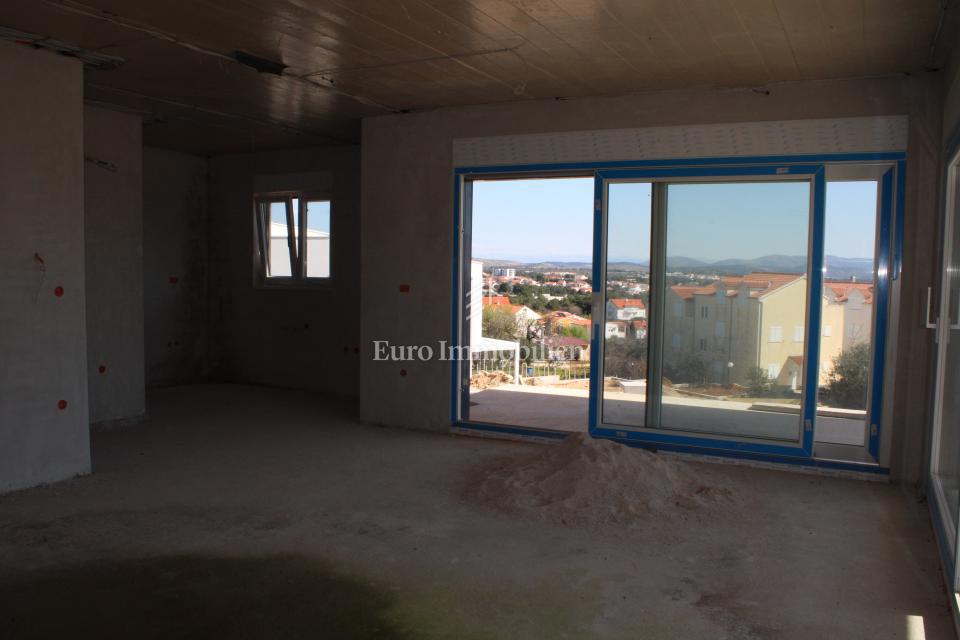 Vodice - večnadstropno stanovanje s panoramskim pogledom na morje