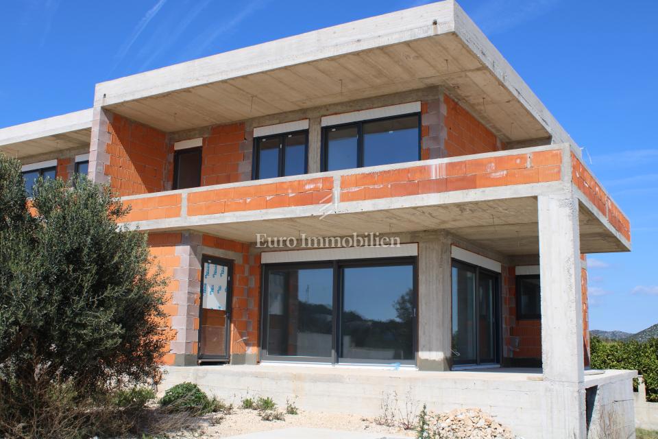 Vodice - večnadstropno stanovanje s panoramskim pogledom na morje