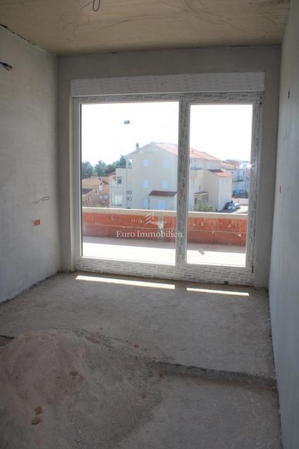 Vodice - večnadstropno stanovanje s panoramskim pogledom na morje