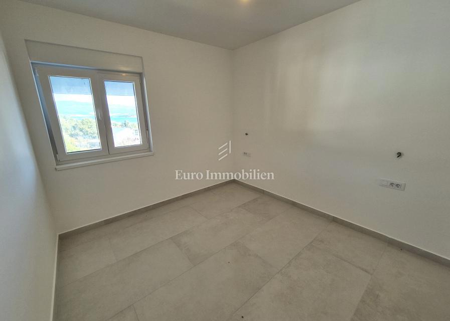 Apartma v pritličju - novogradnja v zalivu Soline 