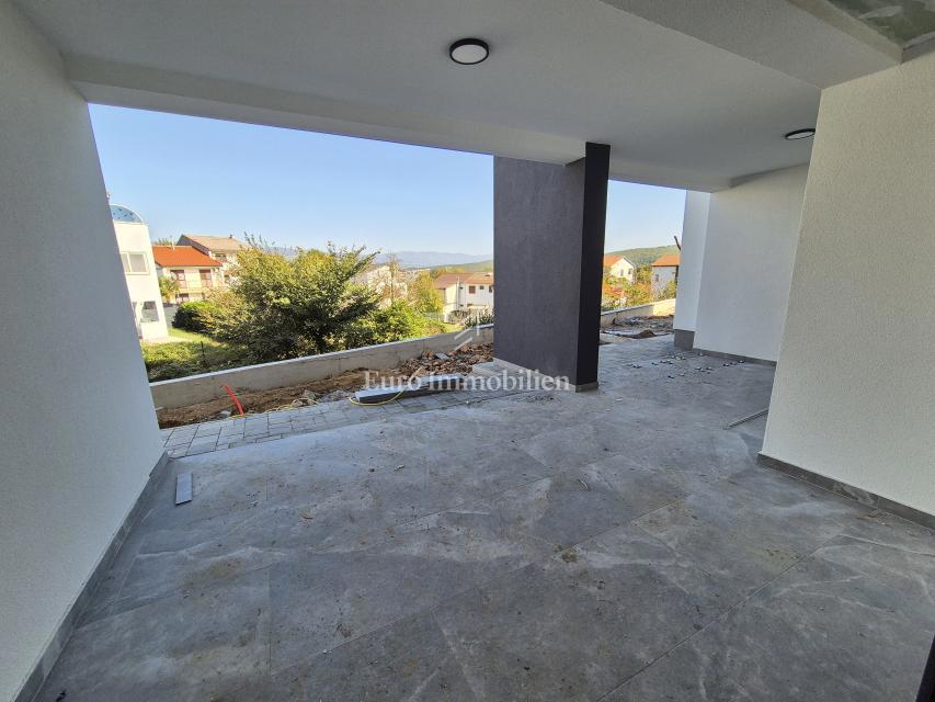 Apartma v pritličju - novogradnja v zalivu Soline 