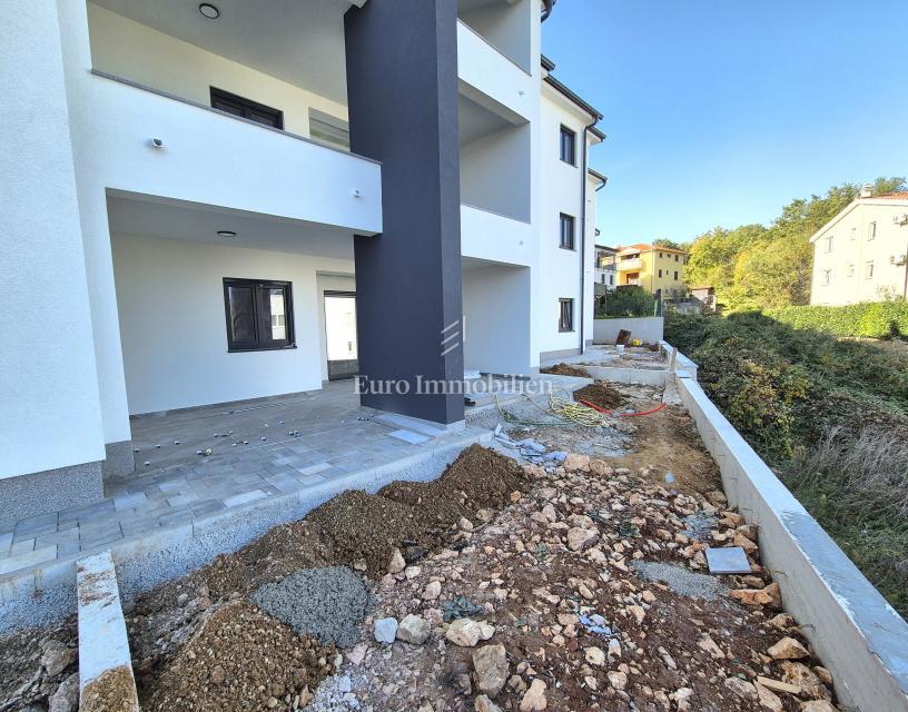 Apartma v pritličju - novogradnja v zalivu Soline 