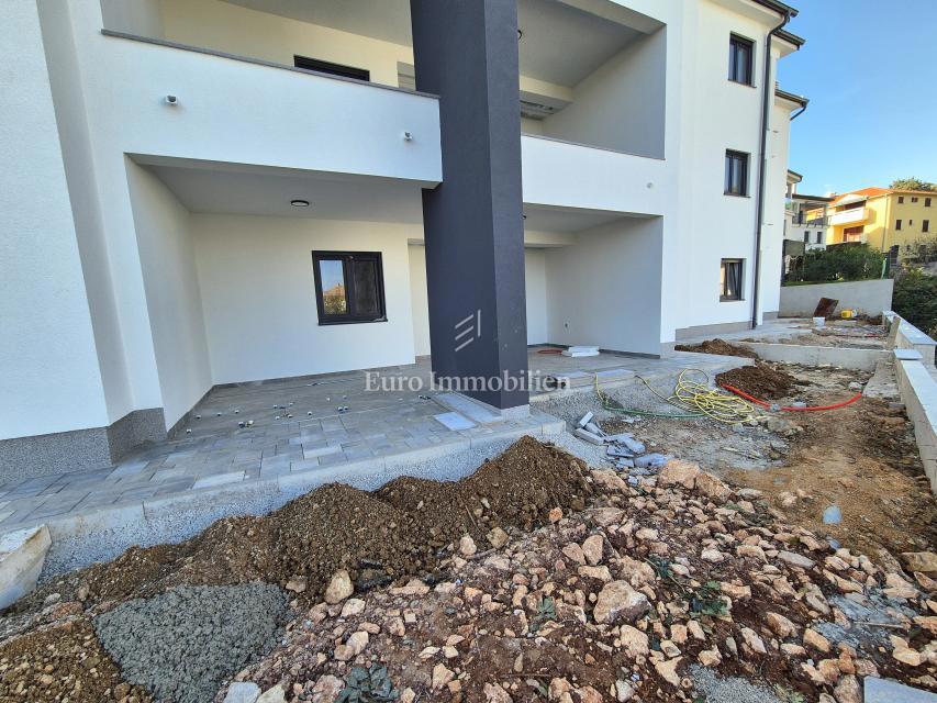 Apartma v pritličju - novogradnja v zalivu Soline 