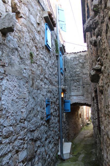 Murter - kamnita hiša s pogledom na morje in dvoriščem