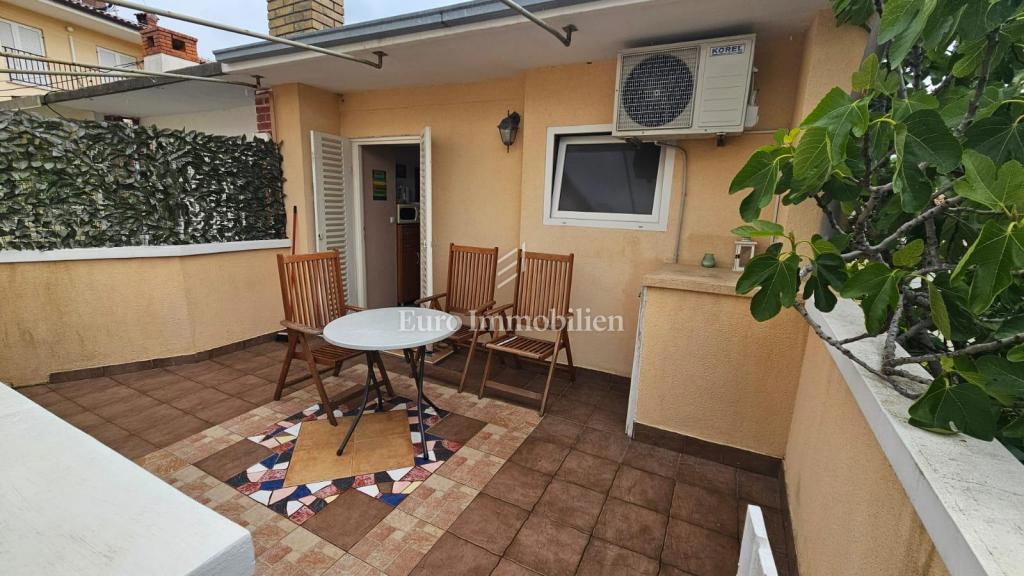 Vrbnik hiša s tremi apartmaji