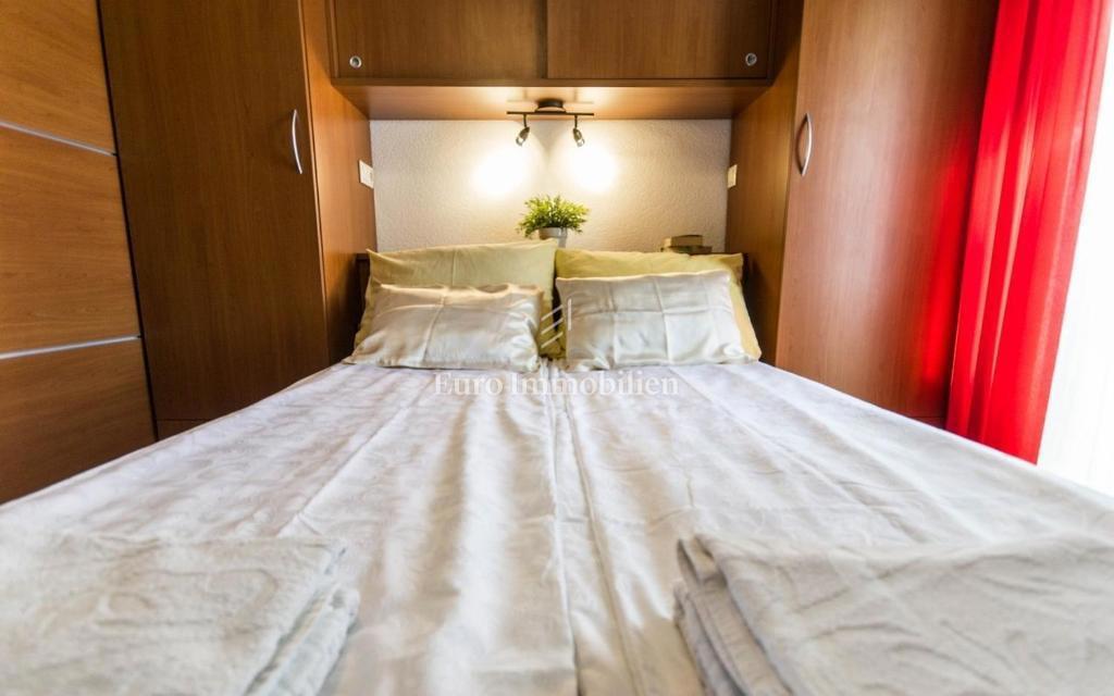Vrbnik hiša s tremi apartmaji