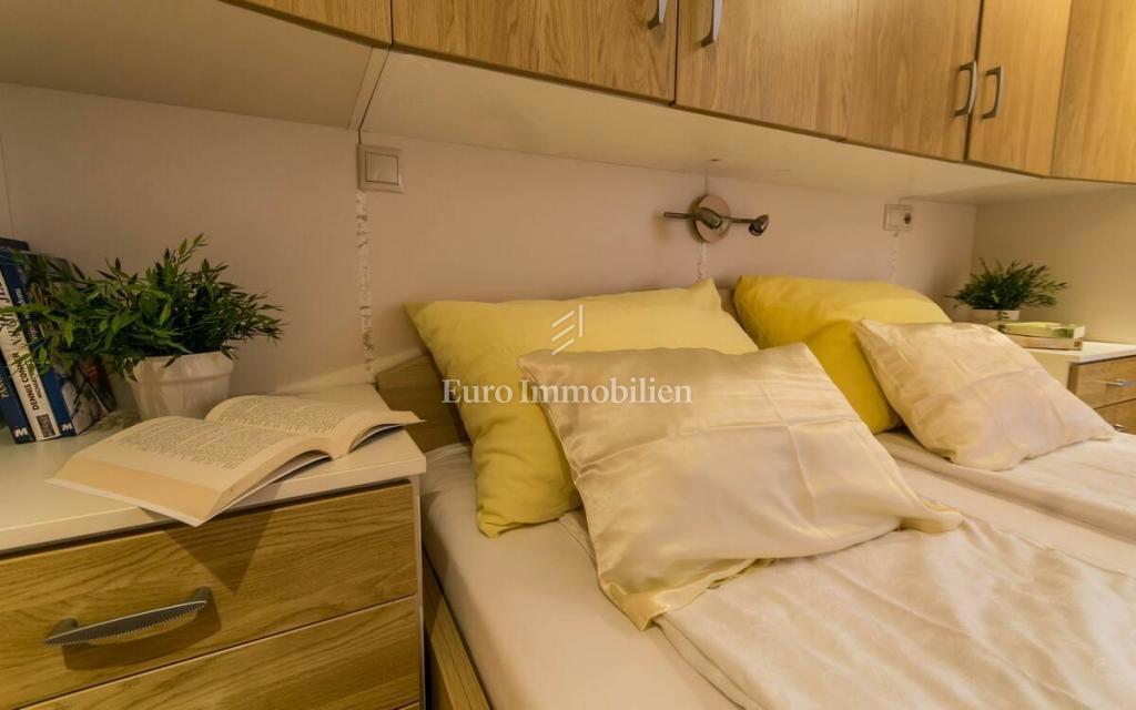Vrbnik hiša s tremi apartmaji