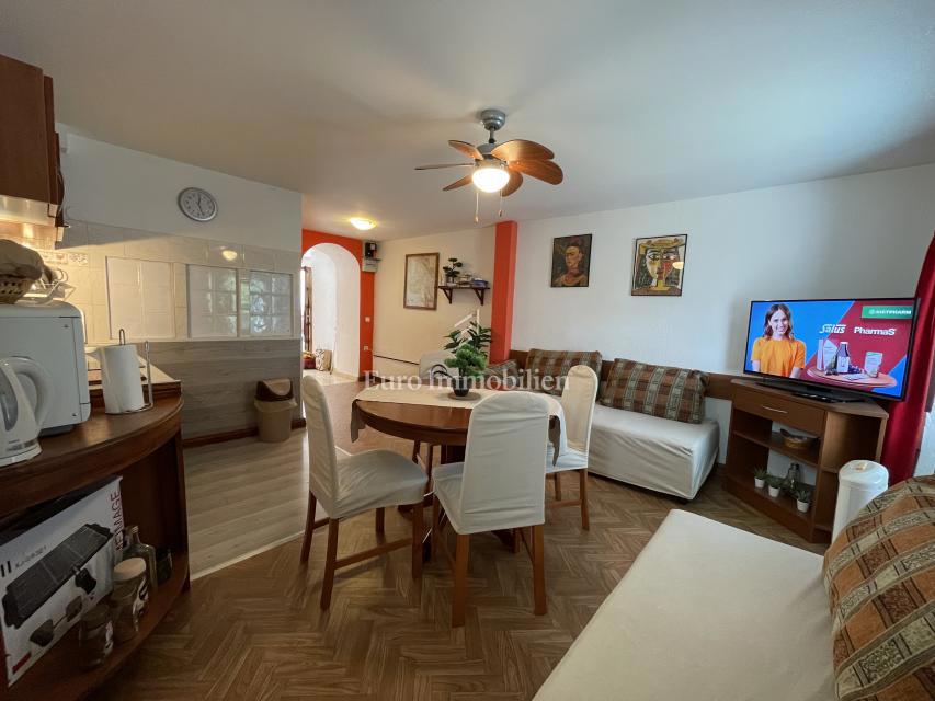 Vrbnik hiša s tremi apartmaji