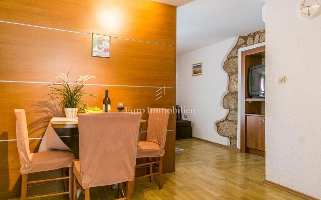 Vrbnik hiša s tremi apartmaji