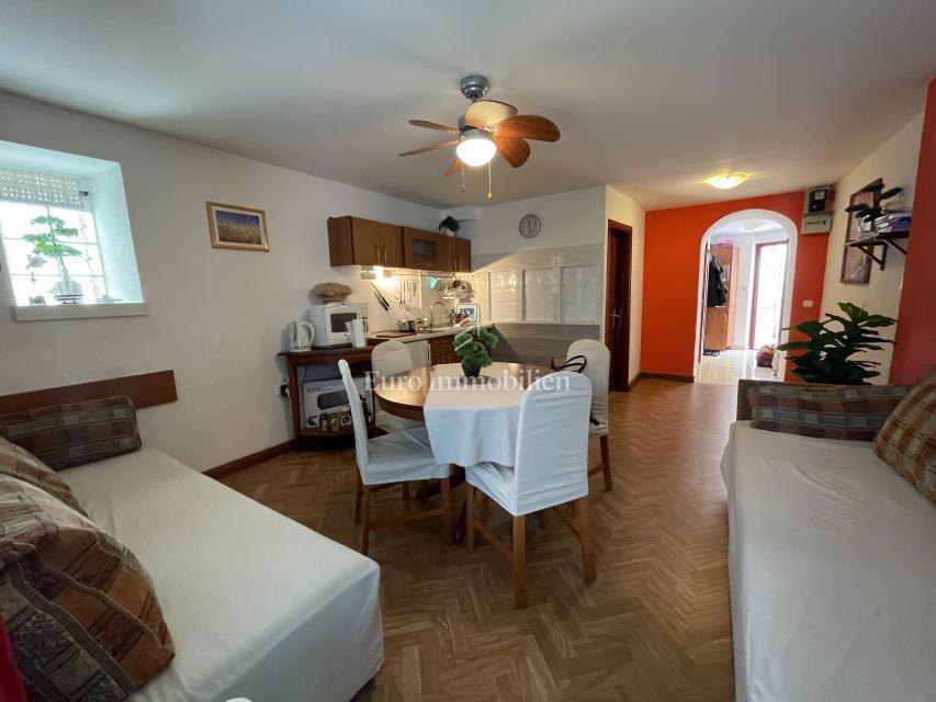 Vrbnik hiša s tremi apartmaji