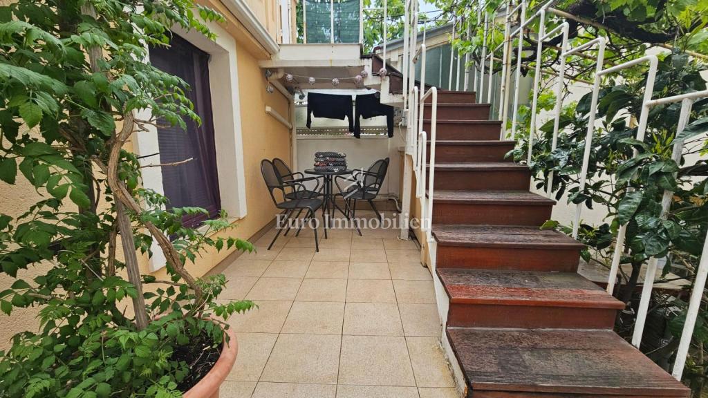 Vrbnik hiša s tremi apartmaji