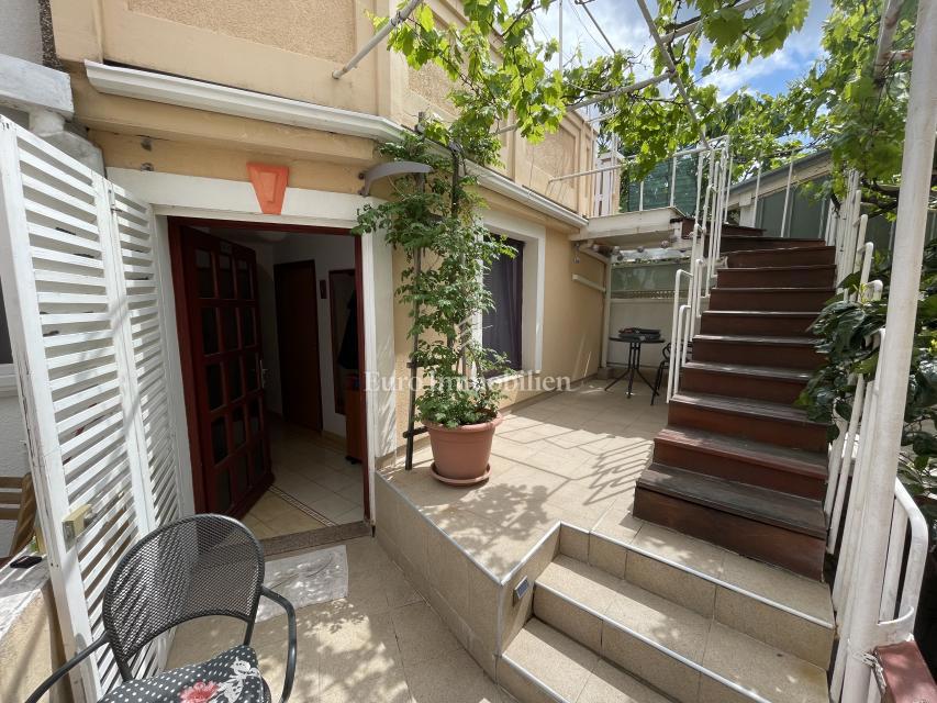 Vrbnik hiša s tremi apartmaji