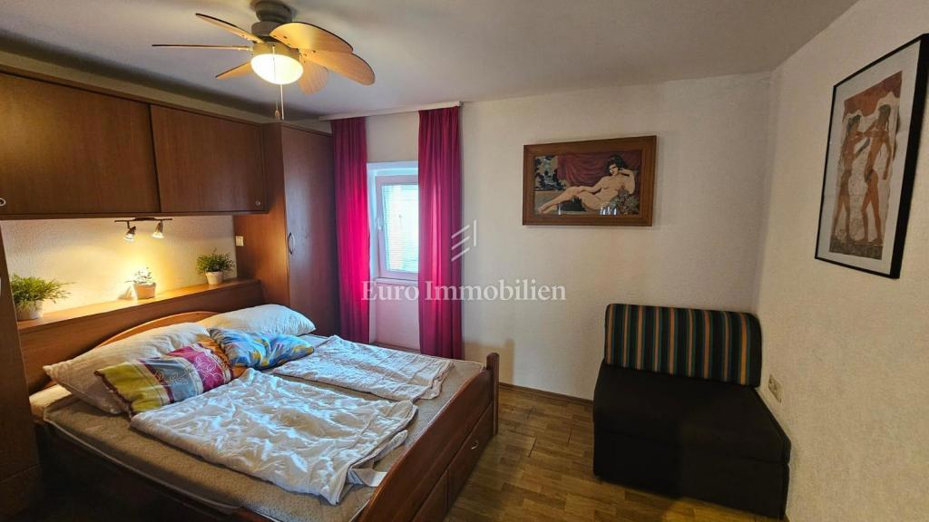 Vrbnik hiša s tremi apartmaji