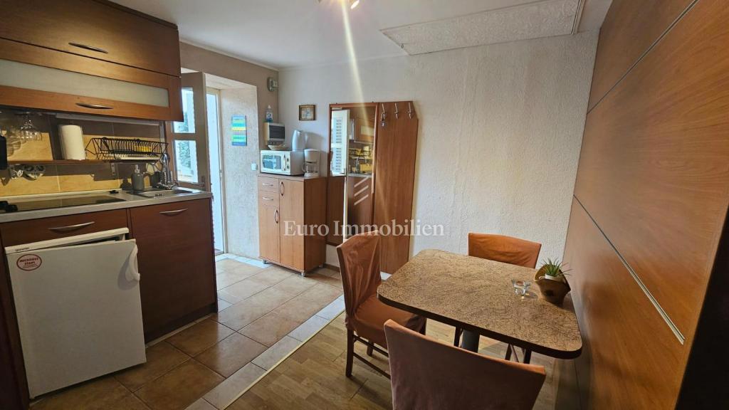 Vrbnik hiša s tremi apartmaji