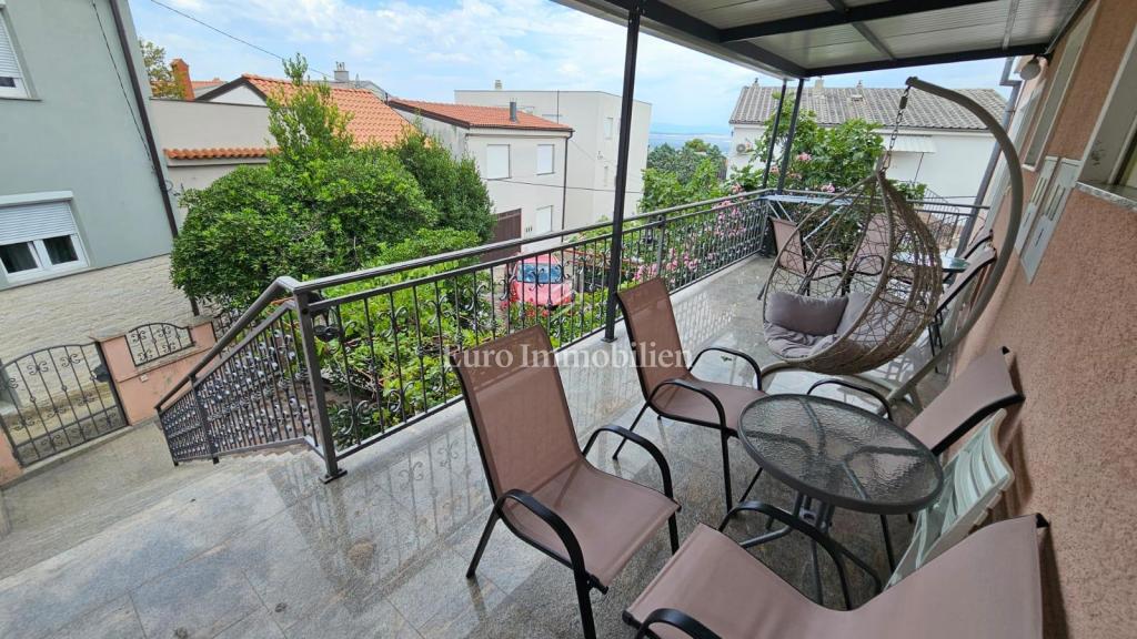 Selce hiša s tremi apartmaji in parkiriščem